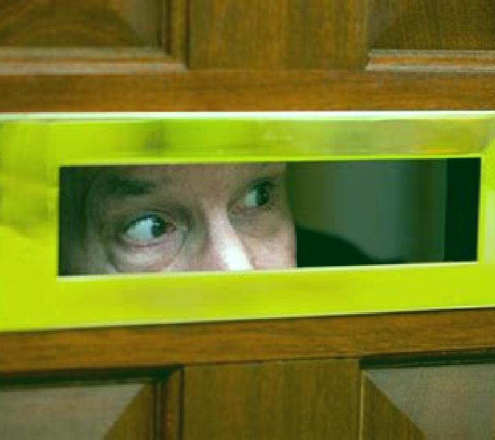 Peeping slot