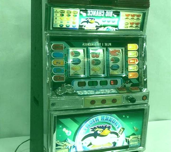 Penguin Slide slot machine