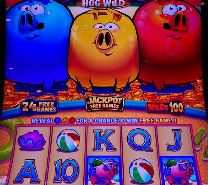Pig Banker Three Little Piggies Christmas slot