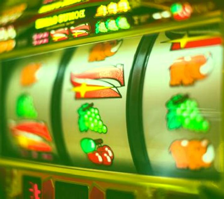 Piggy Bank Fortune Take It or Build It slot machine
