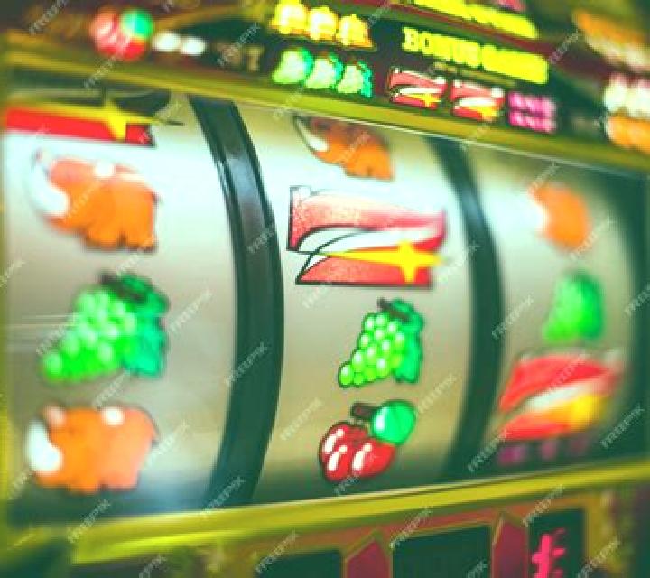 Plinkoman slot machine
