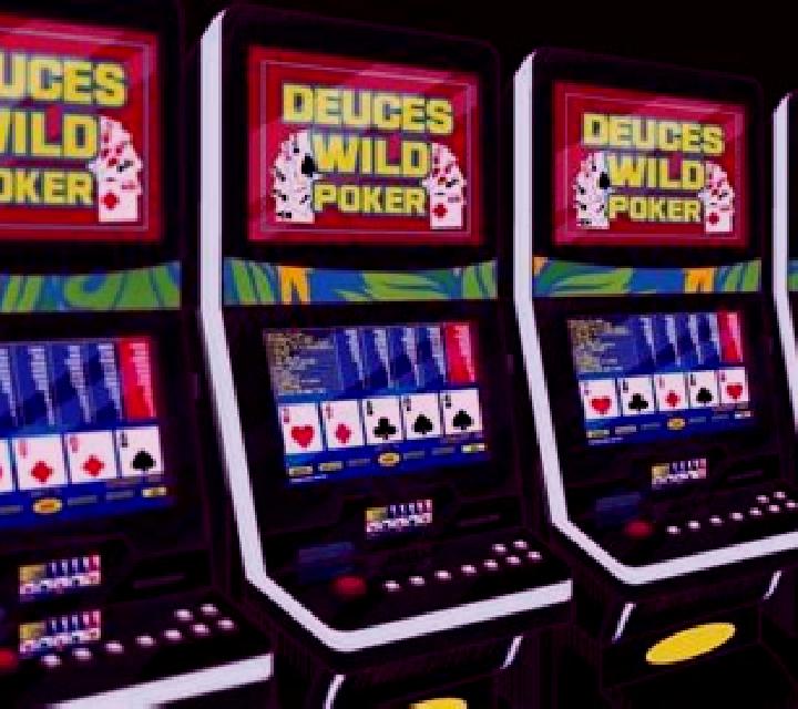 Poker 7 Deuces Wild online slot