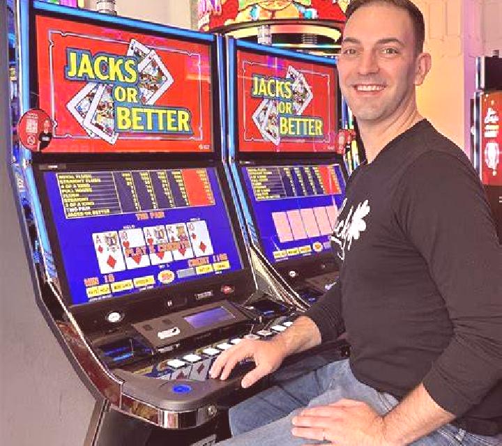 Poker Flip slot machine