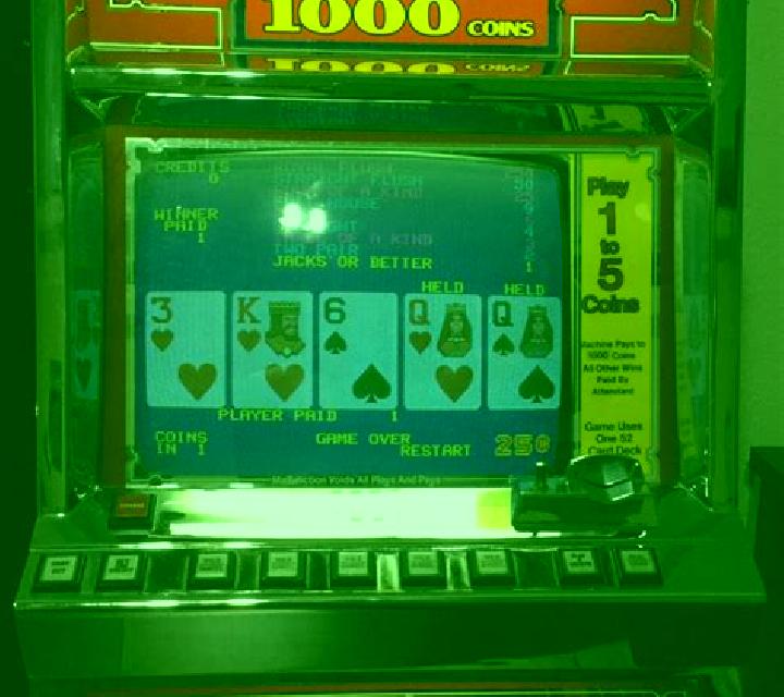 Poker Plus slot machine