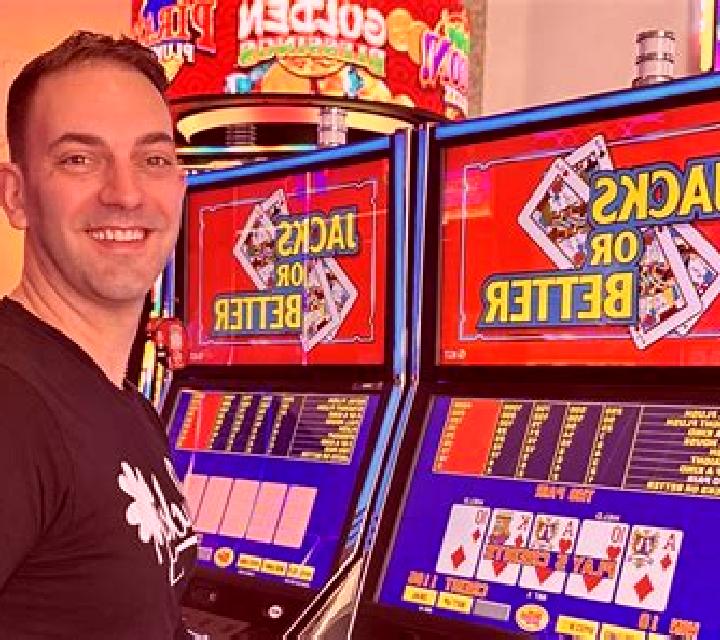 Poker Win 2 slot machine