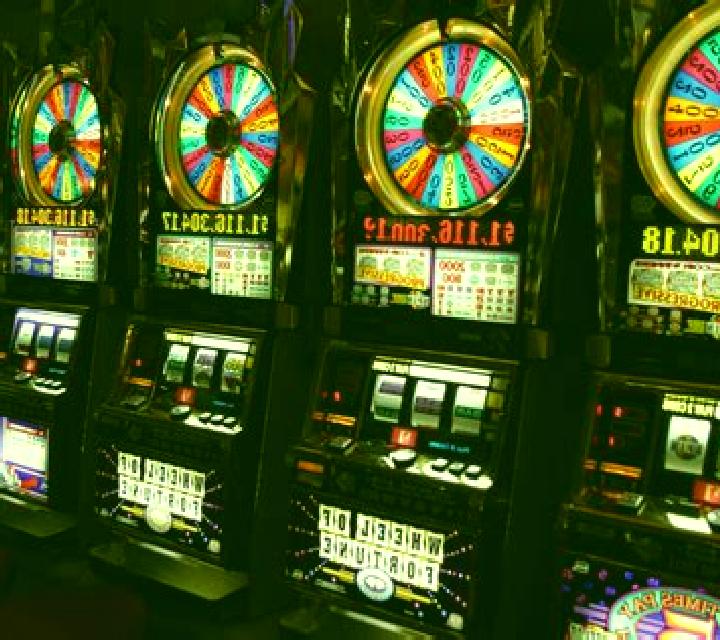 Pontoon Professional Series slot machine