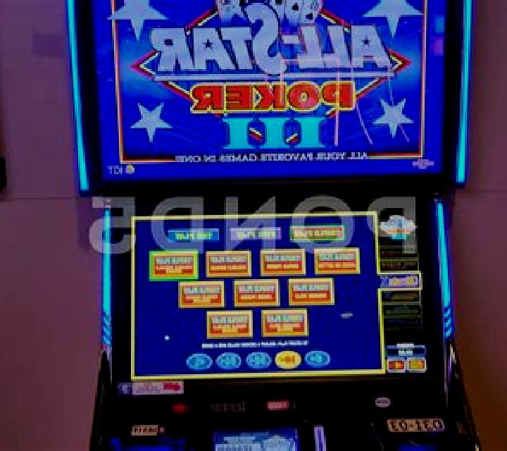 Pyramid Aces And Faces Poker slot machine