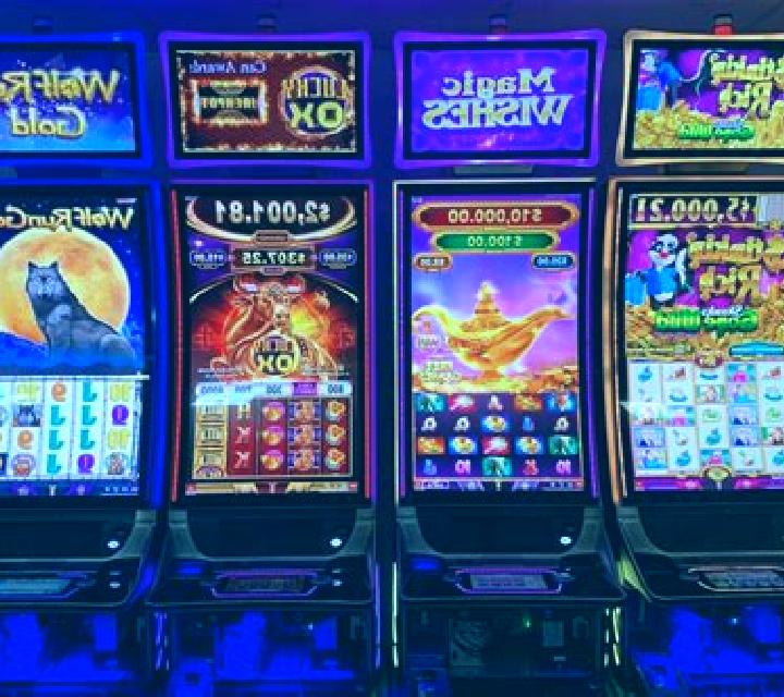Queen 2 slot machine
