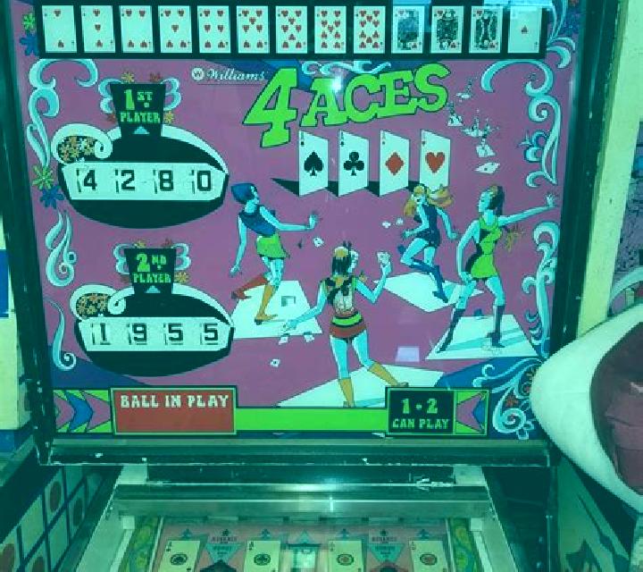 Queen of Aces slot machine