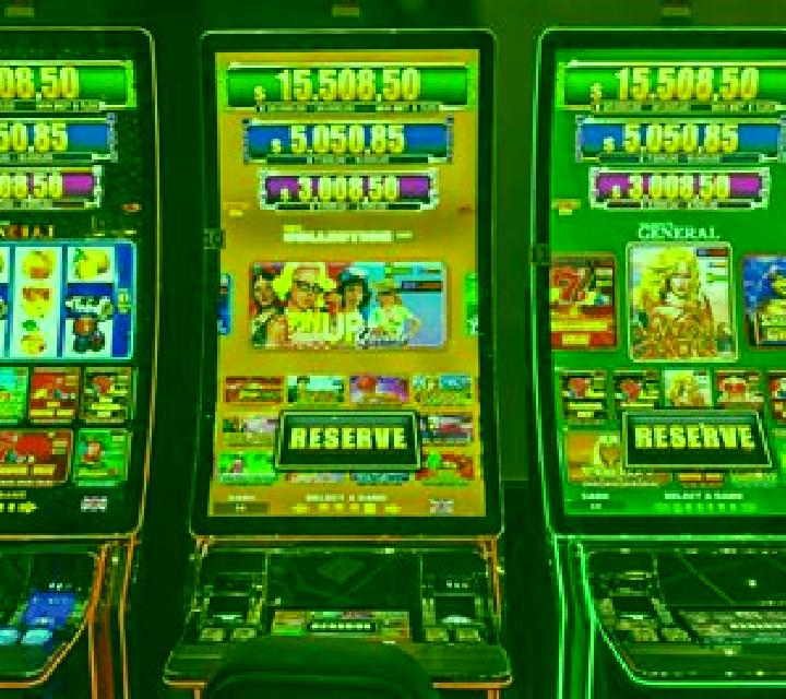 Queen of Cairo slot machine