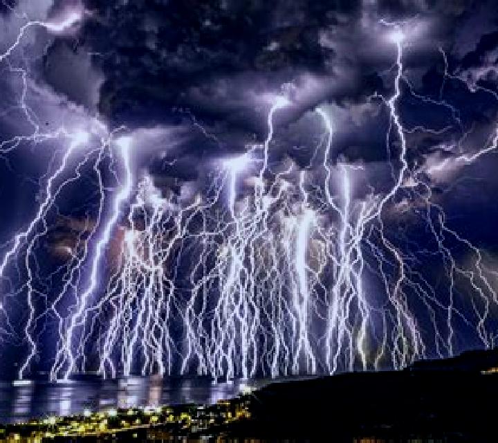 Queen of Lightnings slot game