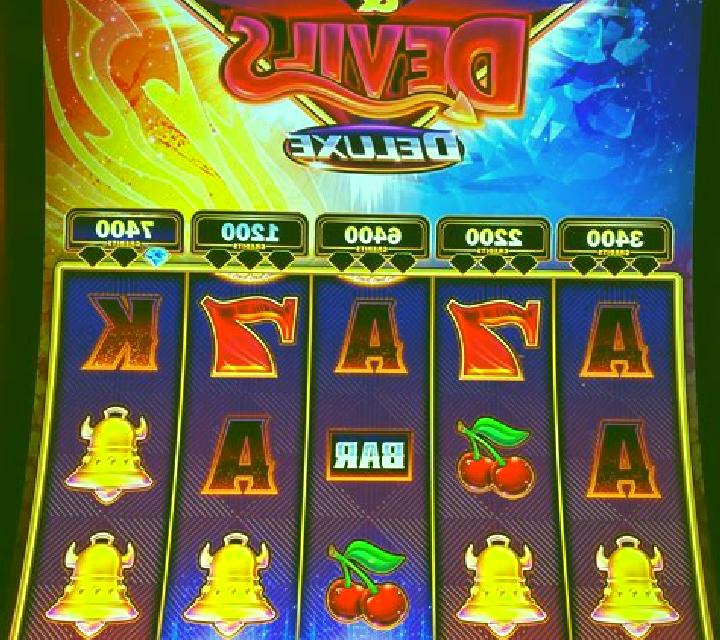 Queens and Diamonds slot machine
