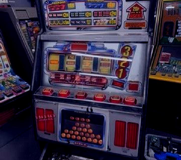 Rally Hi-Lo slot machine