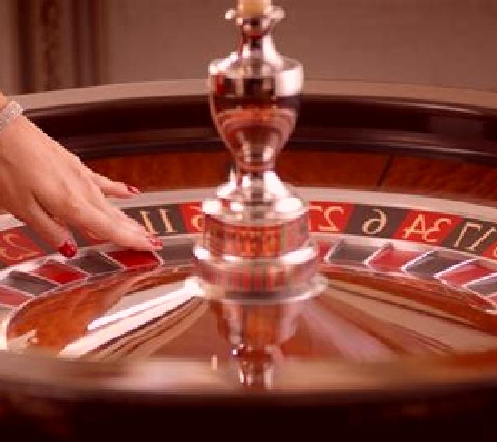Real Roulette con Angela slot game