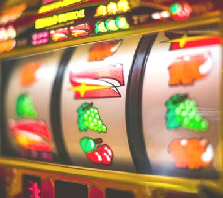 Red Dog (Nucleus Gaming) slot machine