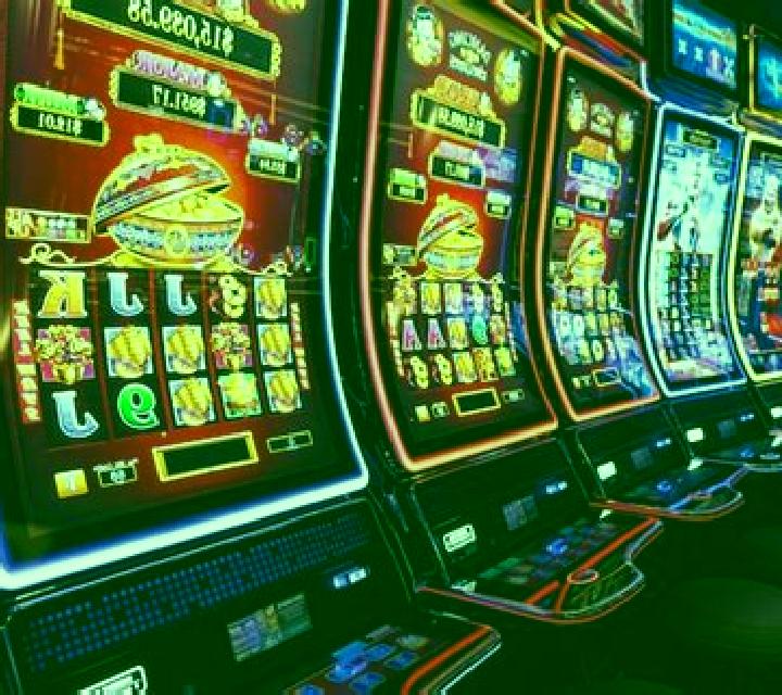 Red Queen Blackjack slot machine