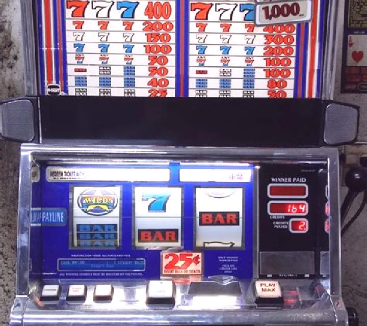 Red White & Blue (IGT) slot machine