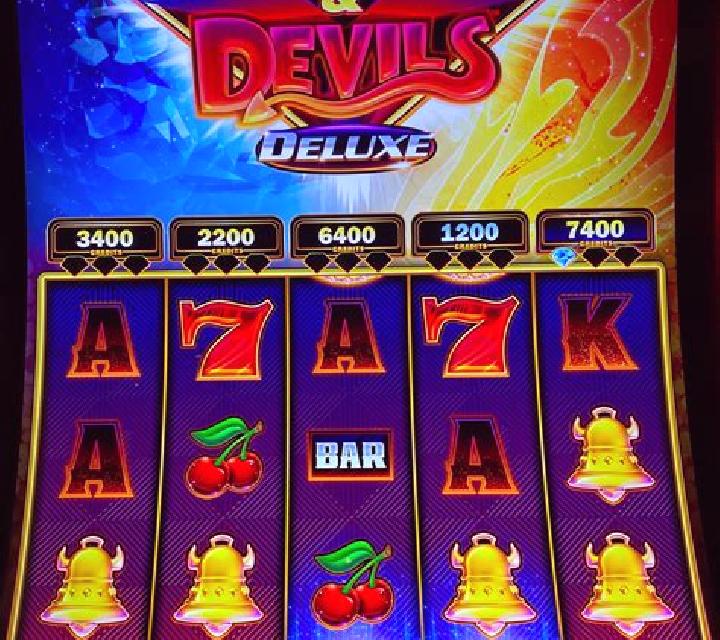 Reel Rich Devils slot game