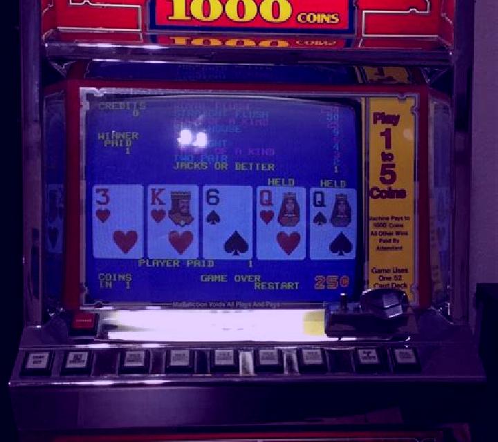 Reely Poker slot machine