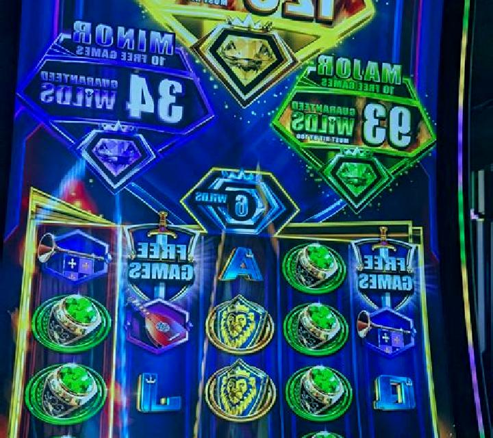 Regal Crown 100 slot game