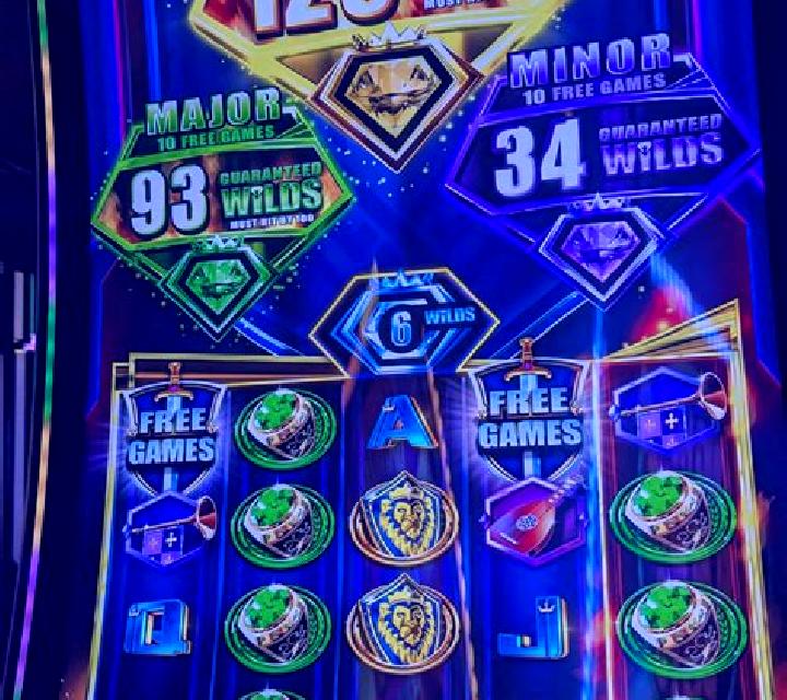 Regal Spins 100 slot game