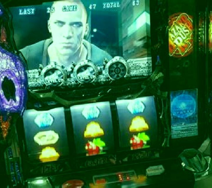 Resident (X Play) slot machine