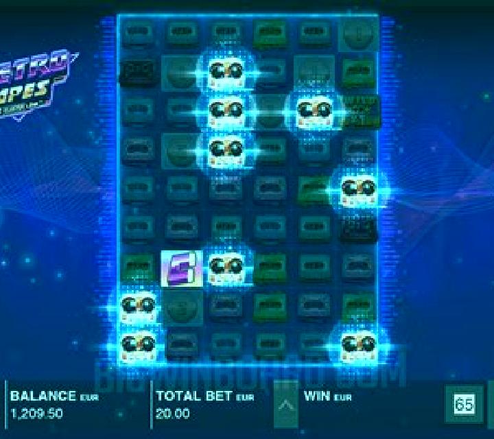 Retro Tapes Cluster Link slot machine