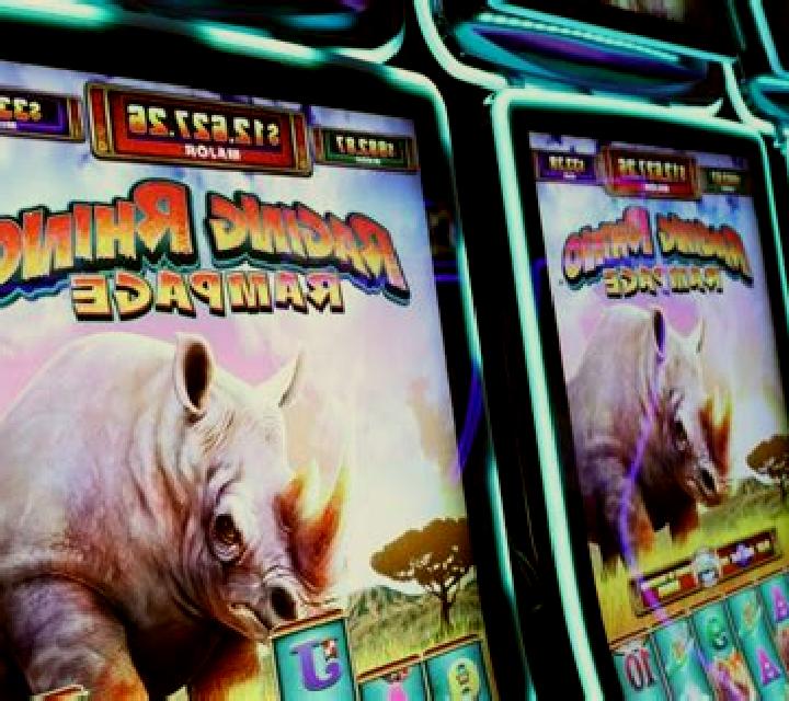Rhino Rampage Lightning Spins slot game