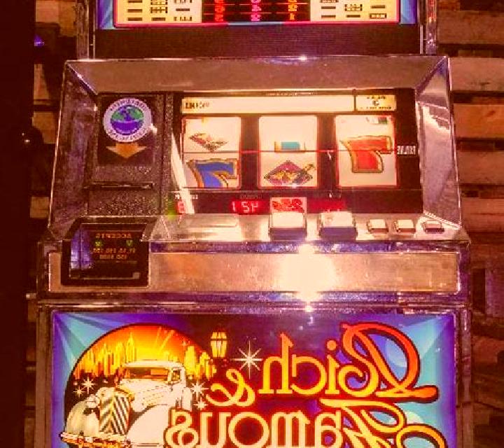 Rich and Famous slot machine