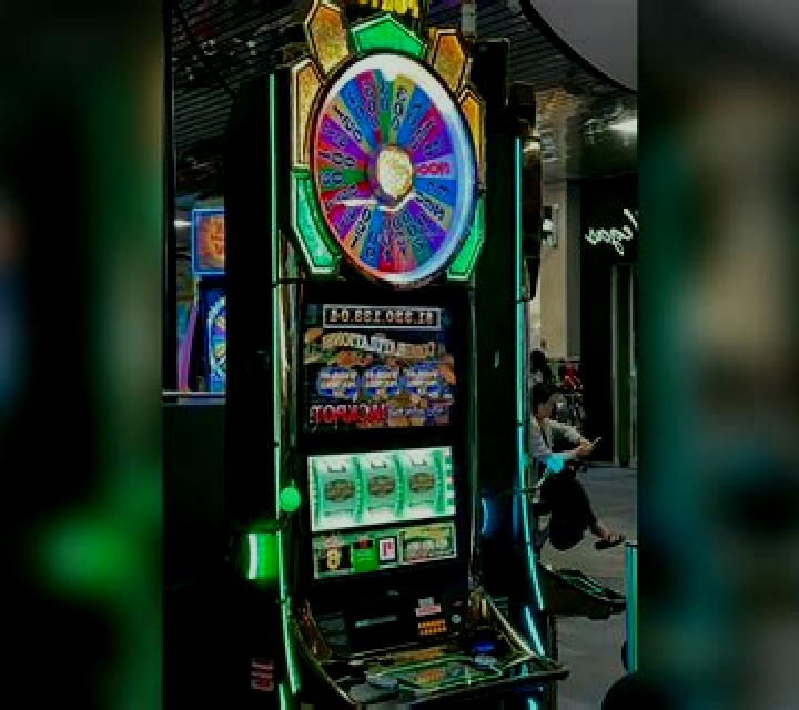 Rich World slot machine