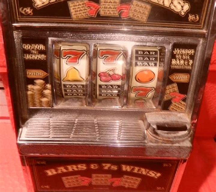 Roaring 7s slot game