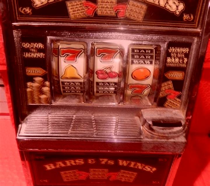 Roaring 7s slot machine