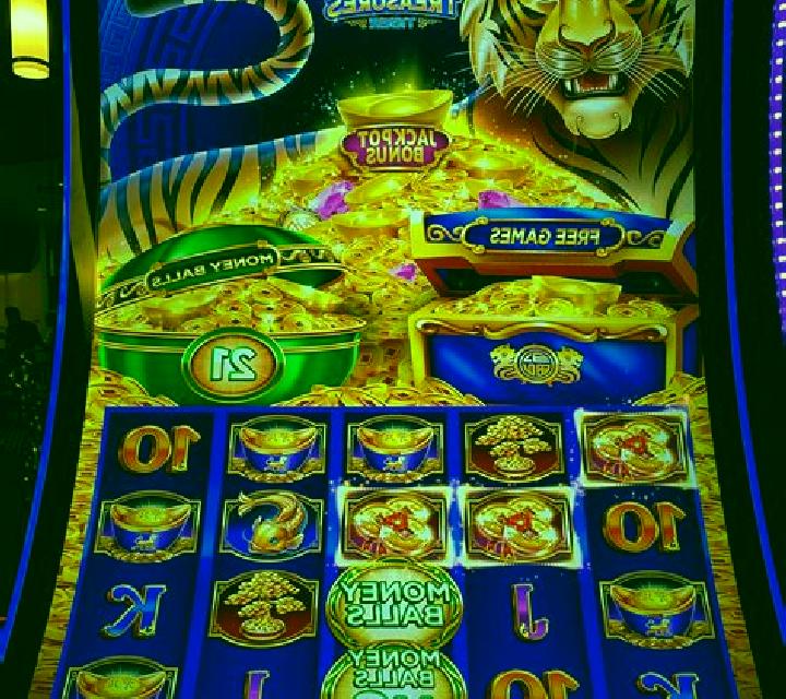 Robinson Riches: Tides of Treasure slot machine