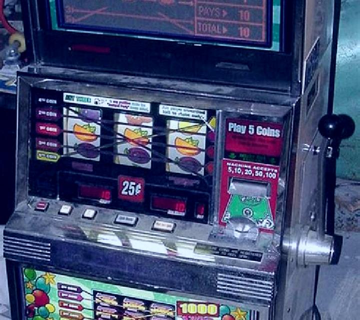 Roccos Beach Party slot machine