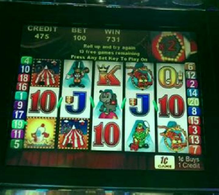 Roll Up Roll Up slot machine