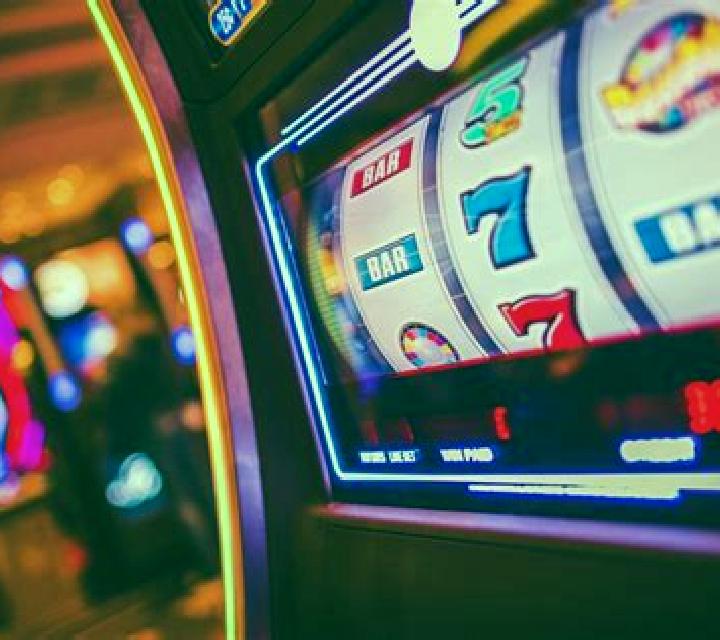 Rolling Roger slot machine