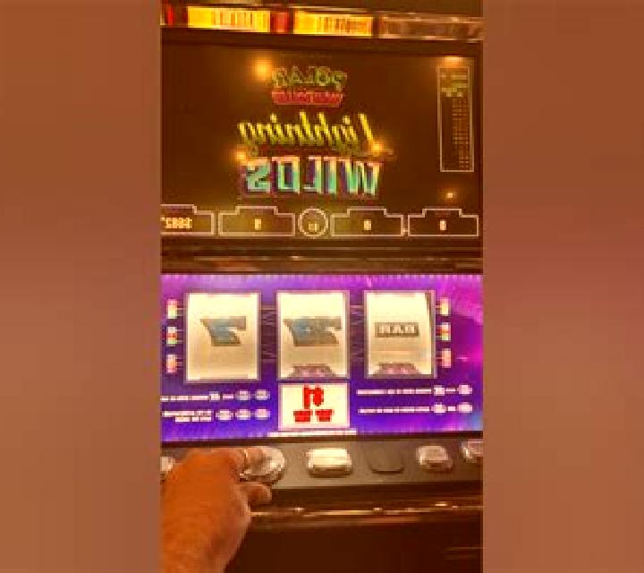 Rolling Wild slot machine