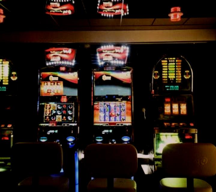 Romance V slot machine