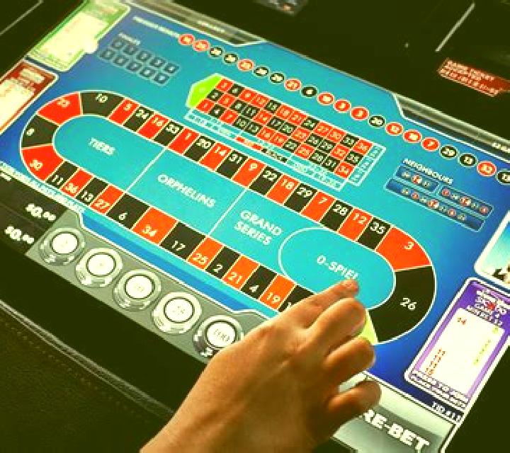 Roulette Lounge Live slot machine