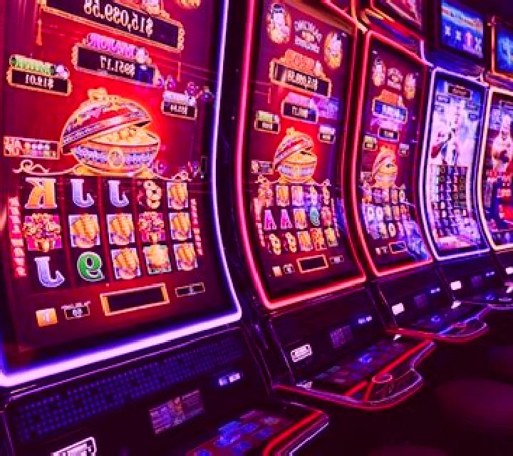 Royal Crown Blackjack slot machine