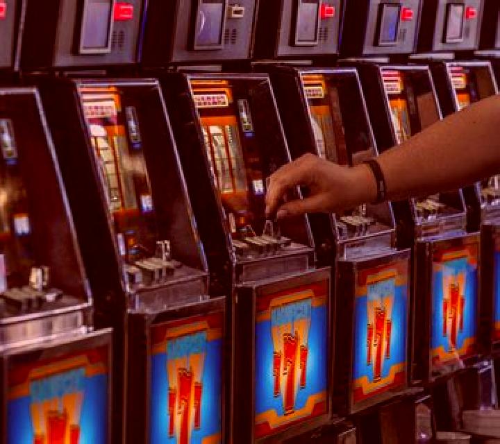 Royal Drop slot machine