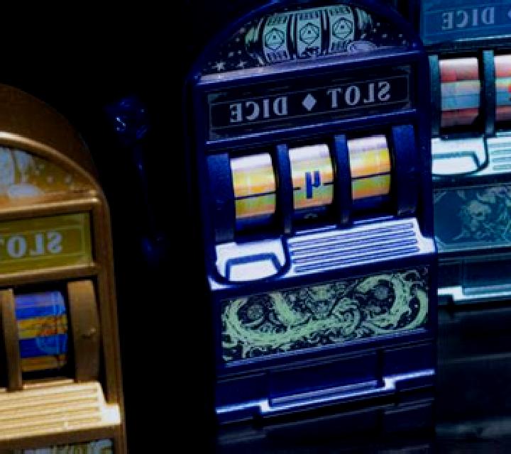 Royal Gems – Dice slot machine