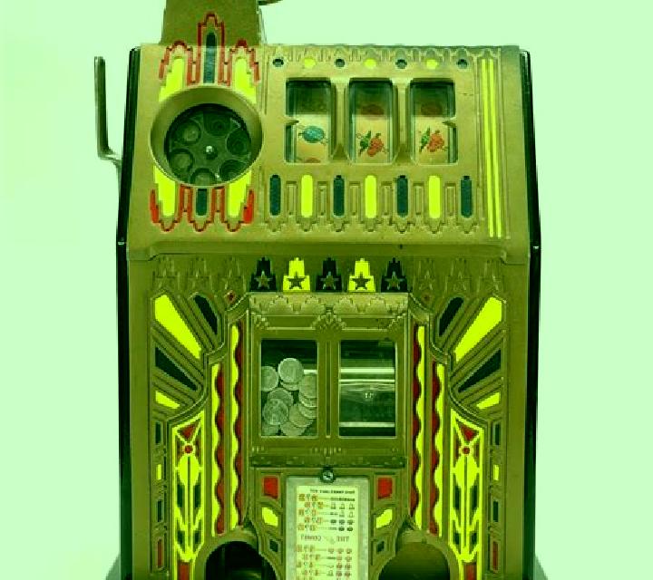 Royal Hi-Lo slot machine