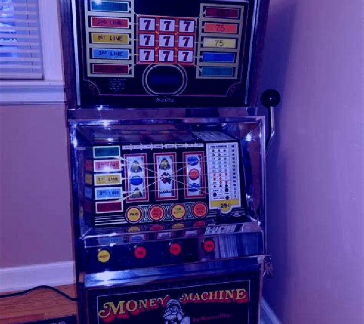 Royal Trucks - 50 lines slot machine