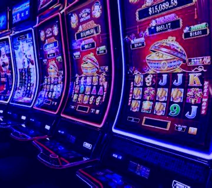 Royale Blackjack slot machine