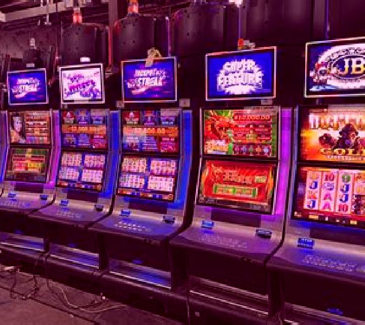 Runner Unlimited Cascading Wins slot machine