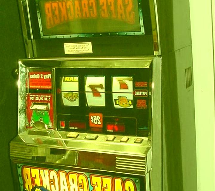 Safecracker (Gamatron) slot machine
