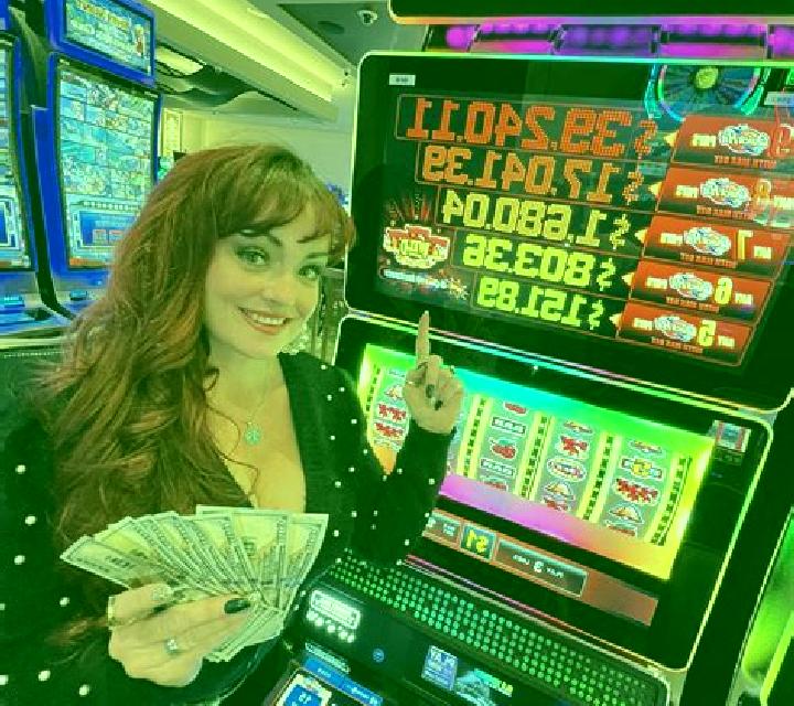 Santas Hi Lo slot