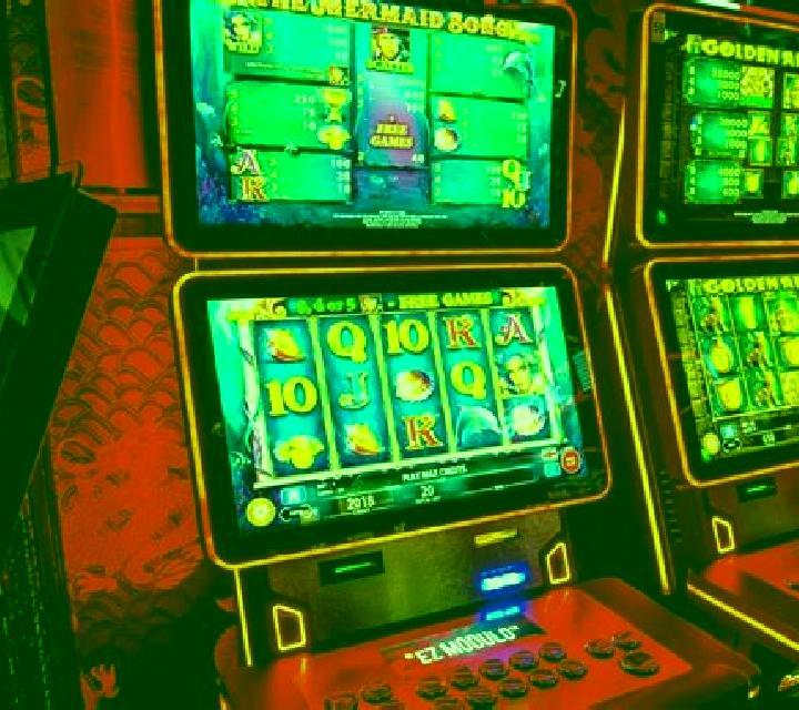 Sassy Spies slot machine