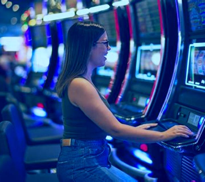 Saturn Express slot machine